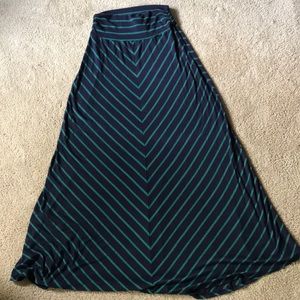 Merona Maxi skirt & matching V-neck tee